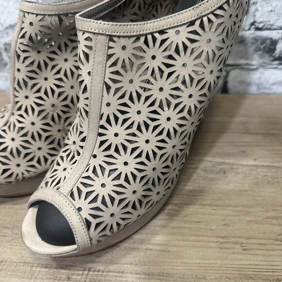 NWT Kelsi Dagger Warm Gray Heels Size 10 IN BOX - Picture 3 of 14